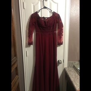 Wine red. Formal Gown